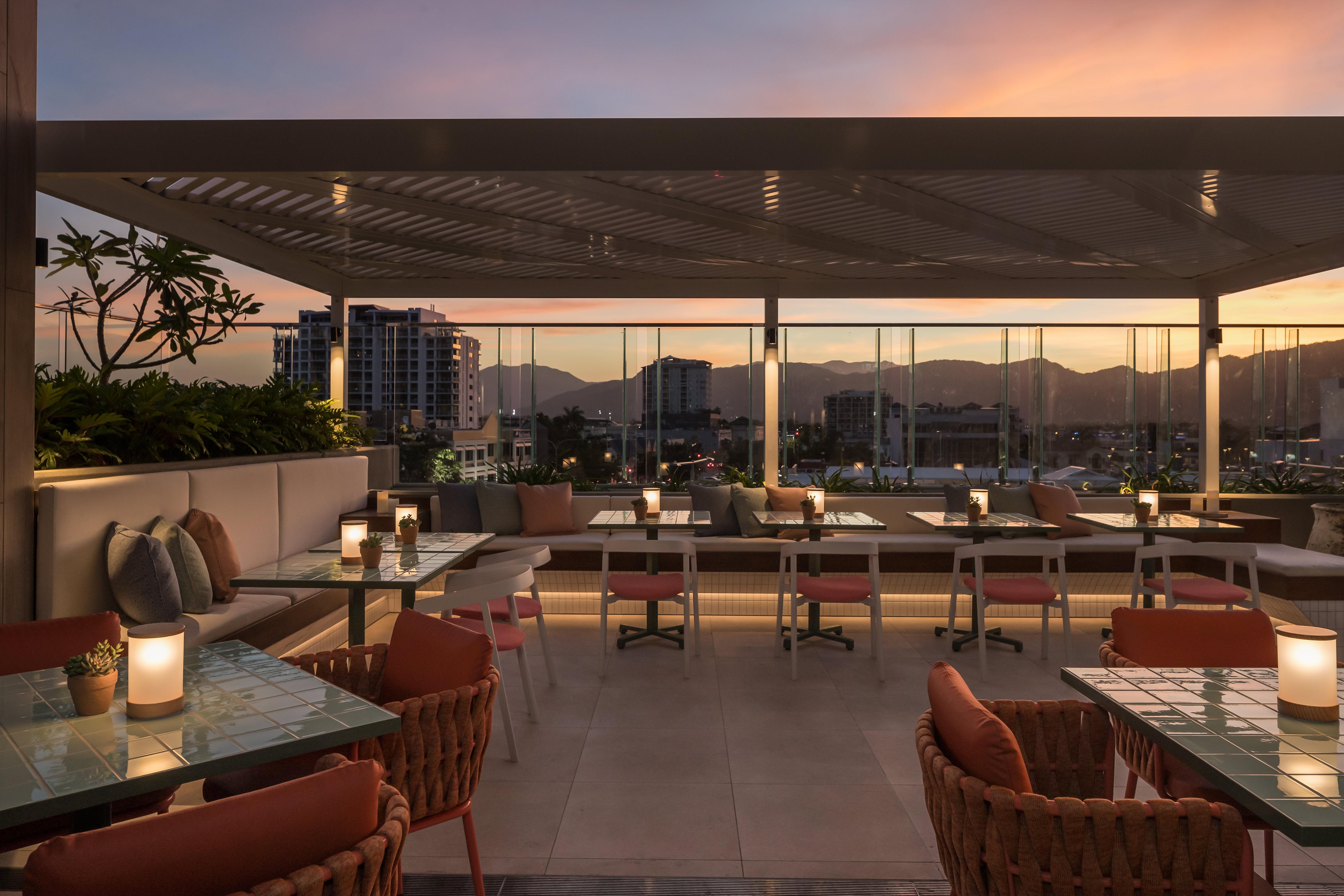 Hotel Crystalbrook Bailey Cairns Exterior foto The rooftop bar