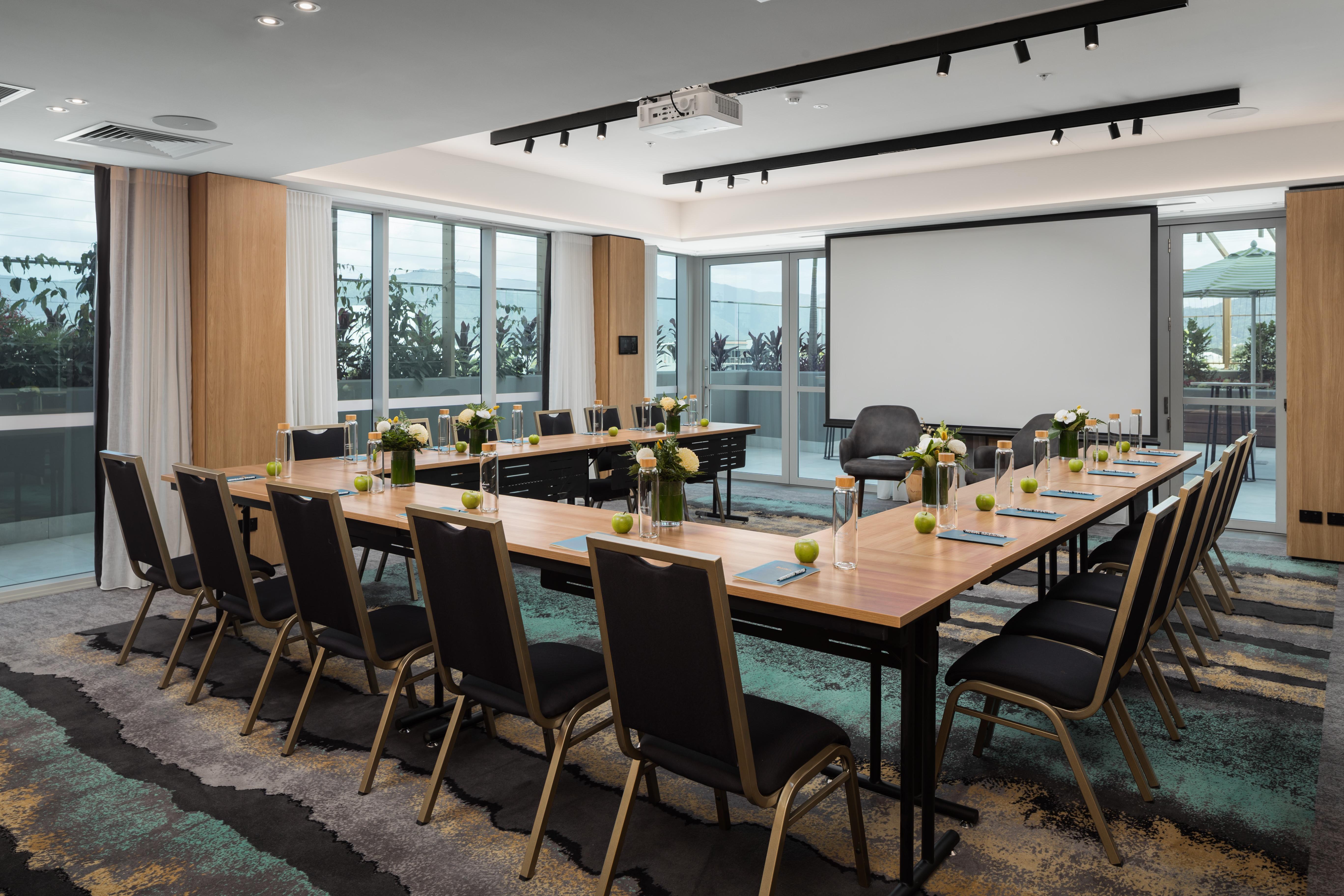 Hotel Crystalbrook Bailey Cairns Exterior foto Meeting room