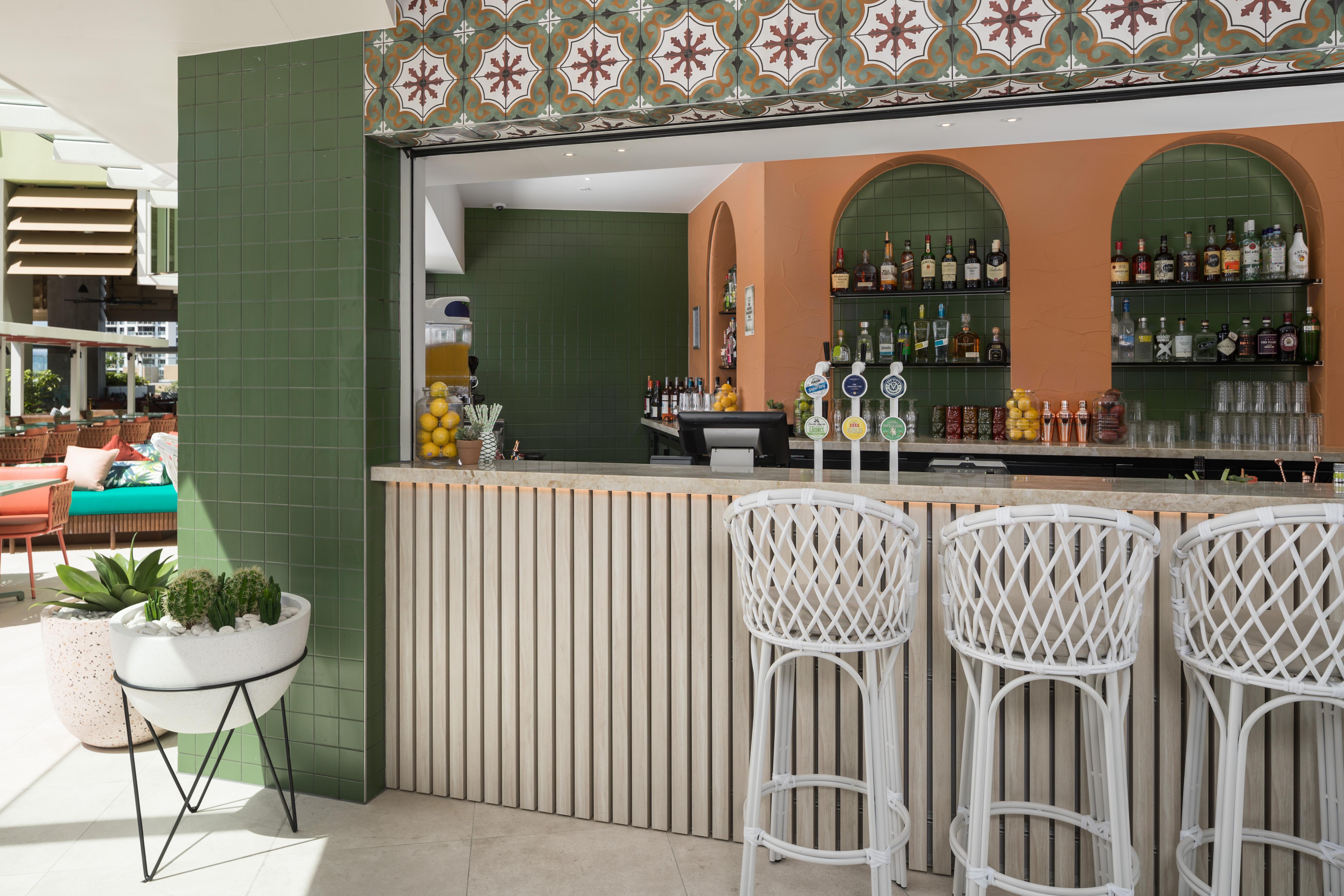Hotel Crystalbrook Bailey Cairns Exterior foto The bar at the hotel