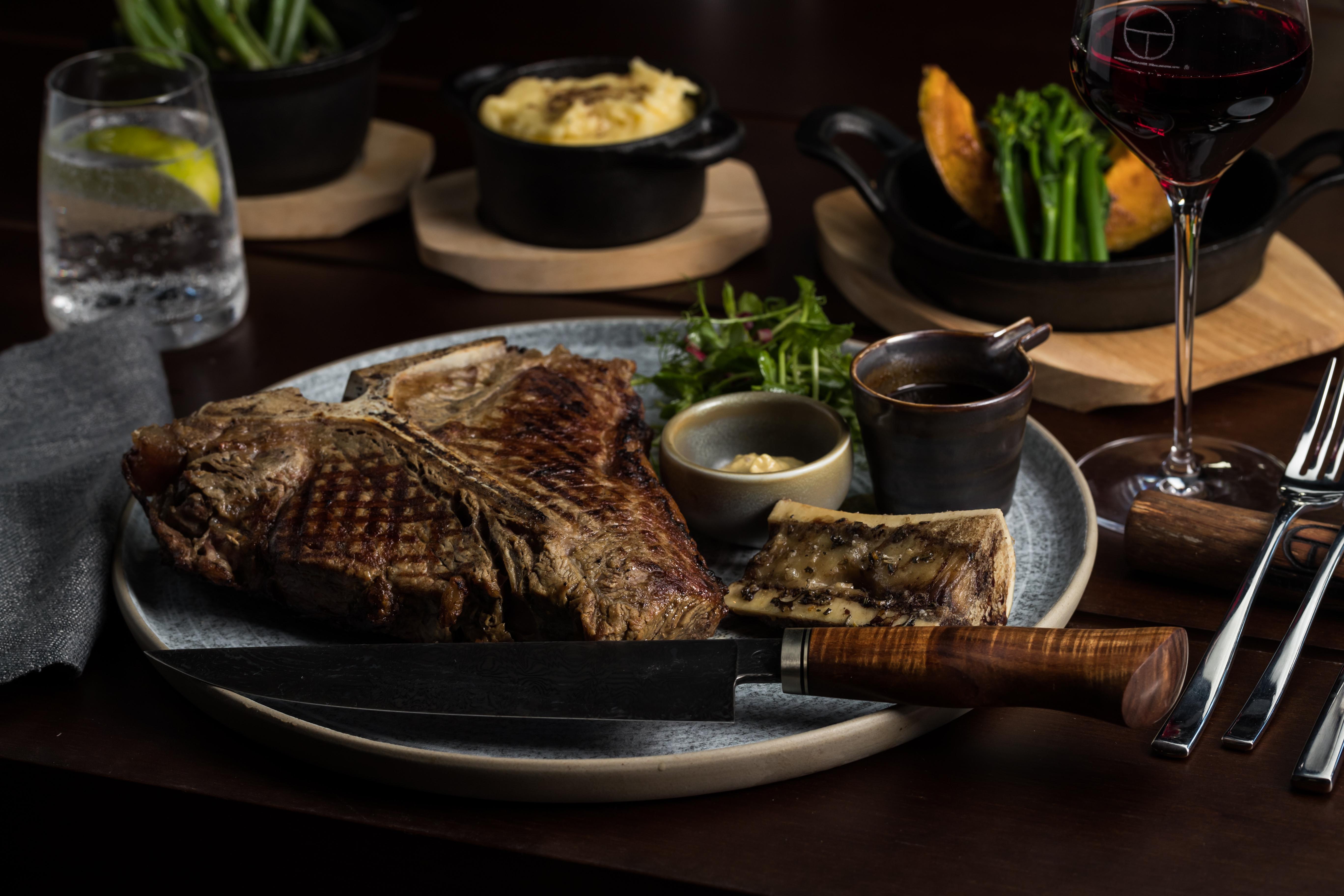 Hotel Crystalbrook Bailey Cairns Exterior foto A steak at the restaurant