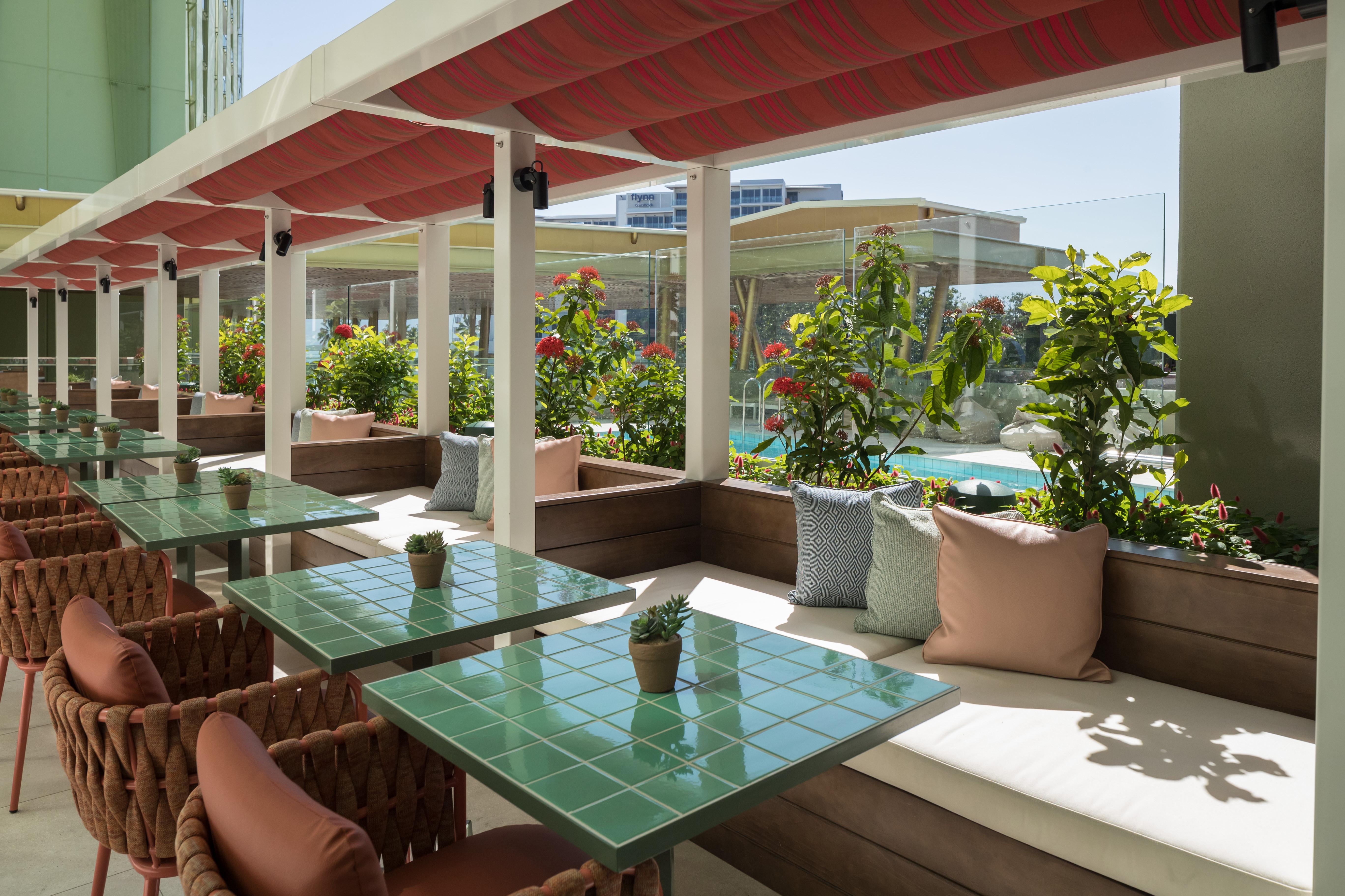 Hotel Crystalbrook Bailey Cairns Exterior foto The rooftop pool at the hotel