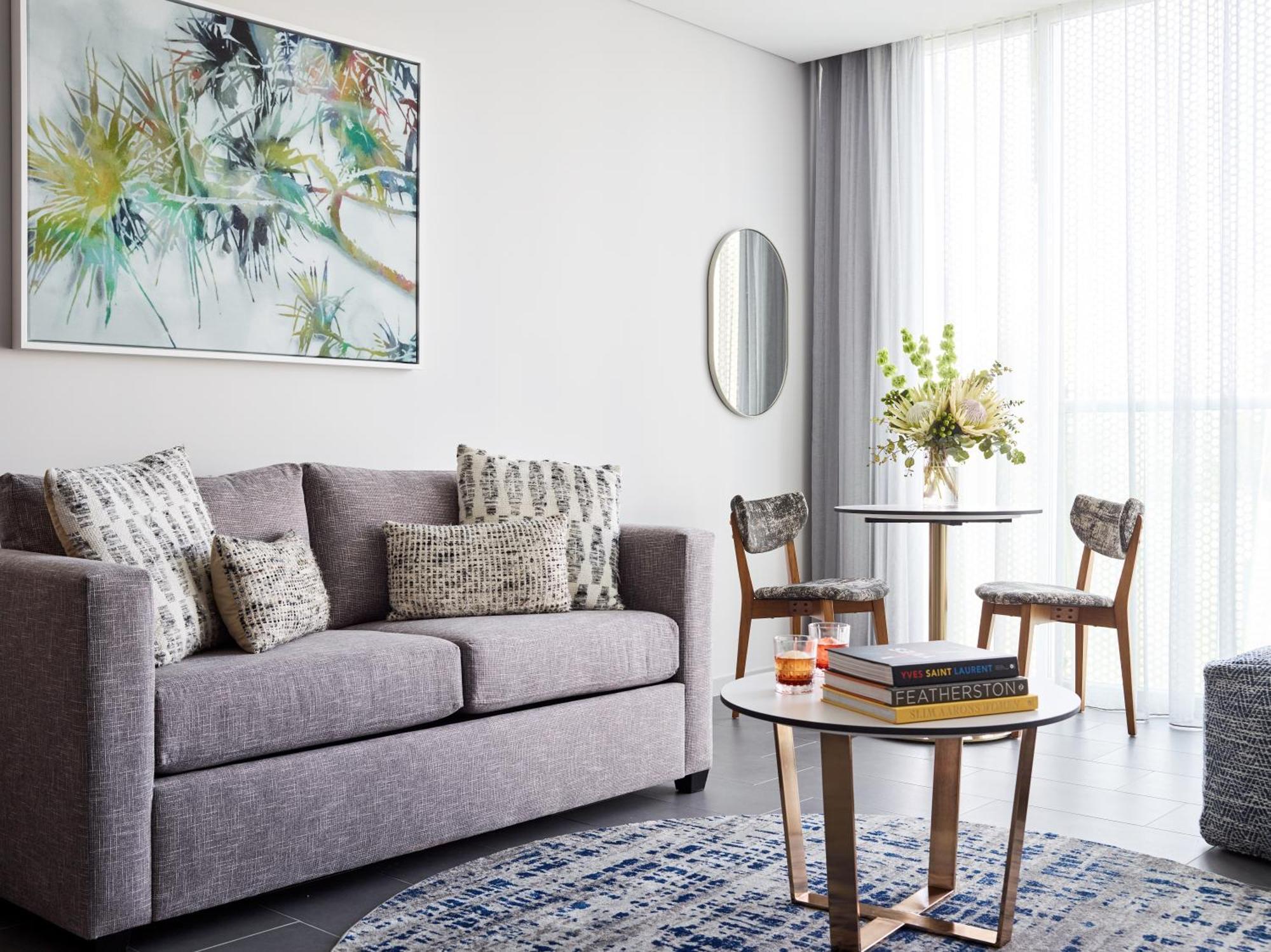 Hotel Crystalbrook Bailey Cairns Exterior foto A living room in a serviced apartment in Singapore