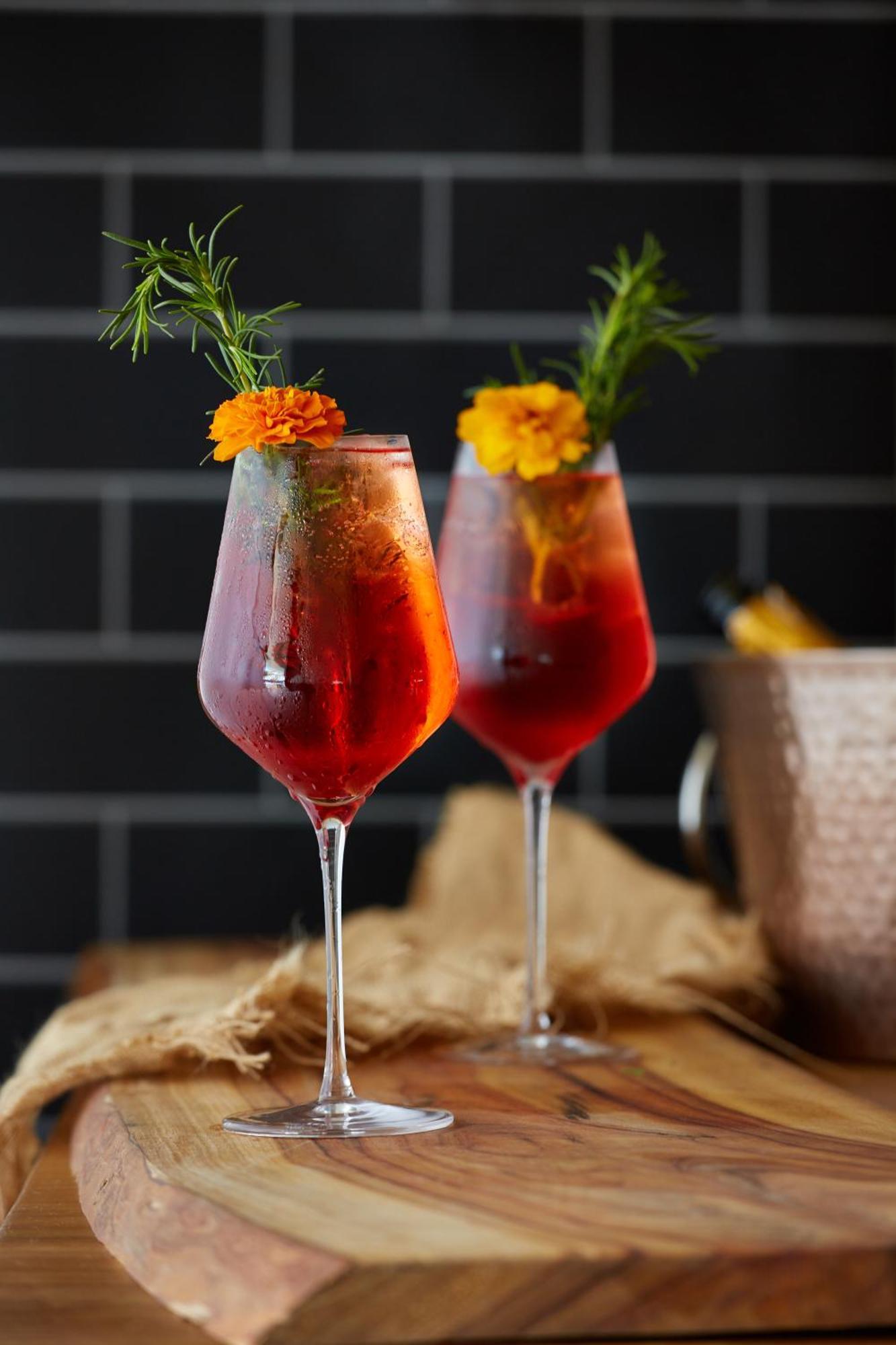 Hotel Crystalbrook Bailey Cairns Exterior foto A spritz cocktail