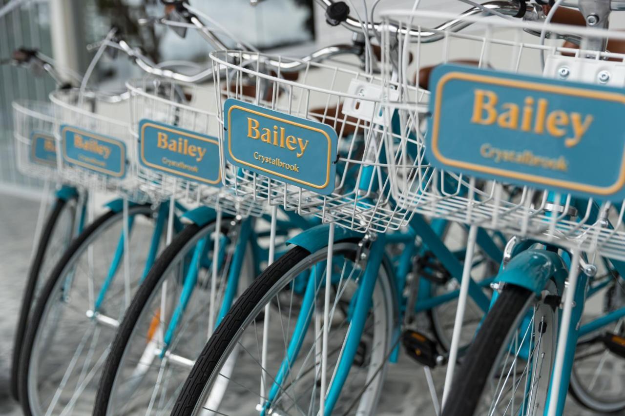 Hotel Crystalbrook Bailey Cairns Exterior foto Bicycles for hire at the station