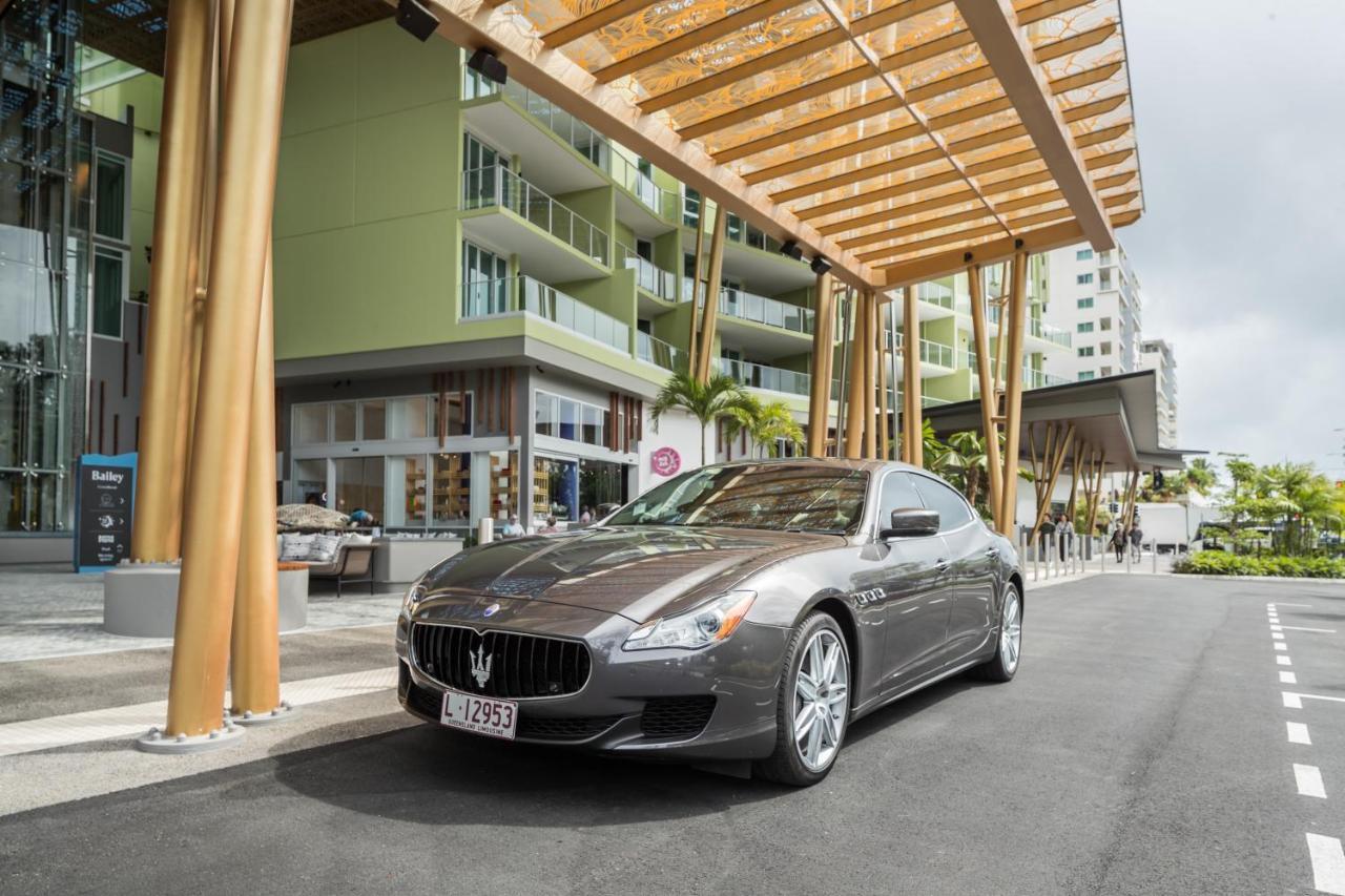 Hotel Crystalbrook Bailey Cairns Exterior foto Maserati Quattroporte